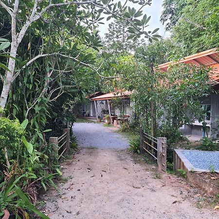Baan Thabthong Homestay Ban Pak Nam  Экстерьер фото